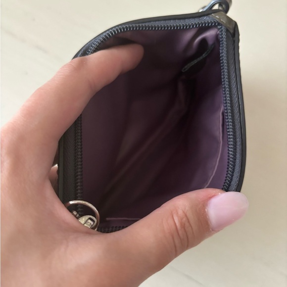 Coach Patent leather forest green monogram wristlet - Picture 6 of 7